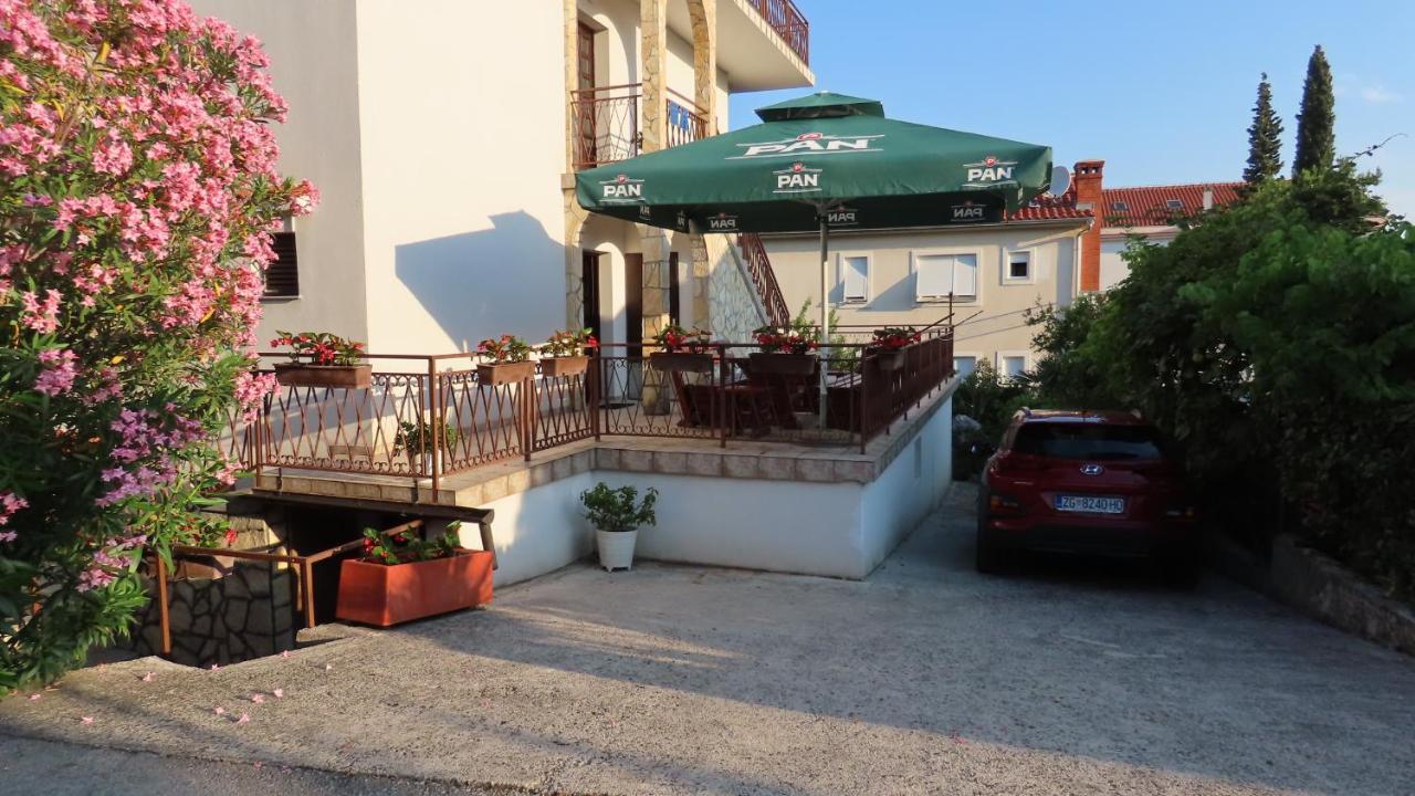 Apartments Kamelija Malinska Exterior foto